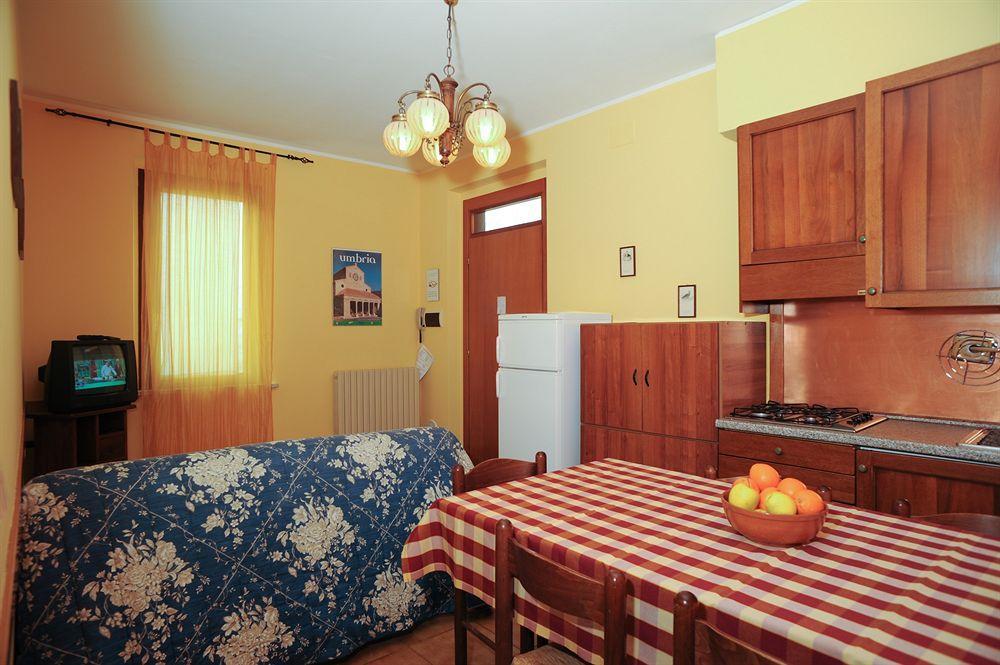 Agriturismo La Mora Ассизи Экстерьер фото