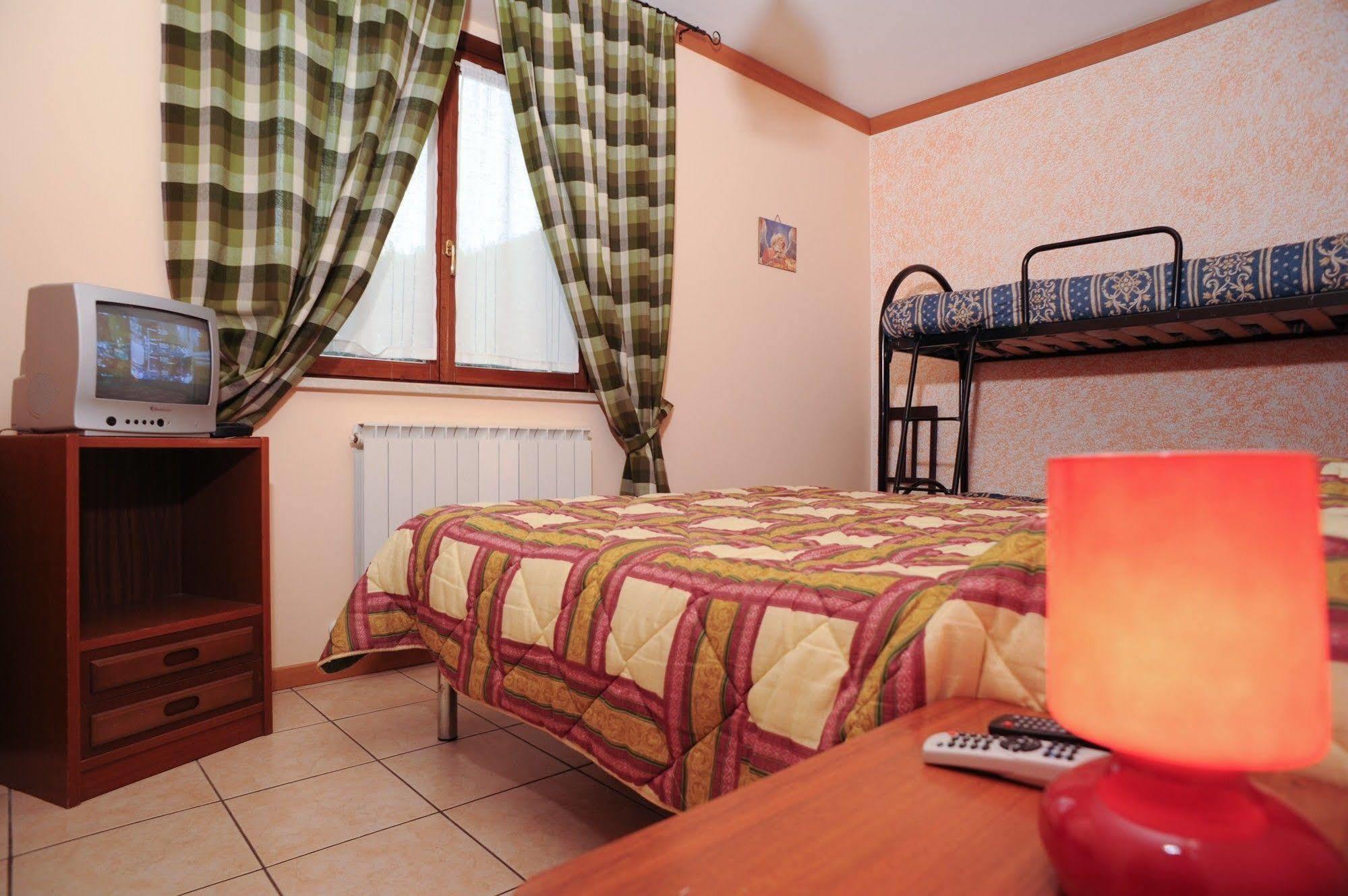 Agriturismo La Mora Ассизи Экстерьер фото